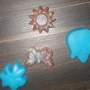 Elegant Blue and Brown Decorative Soap Set